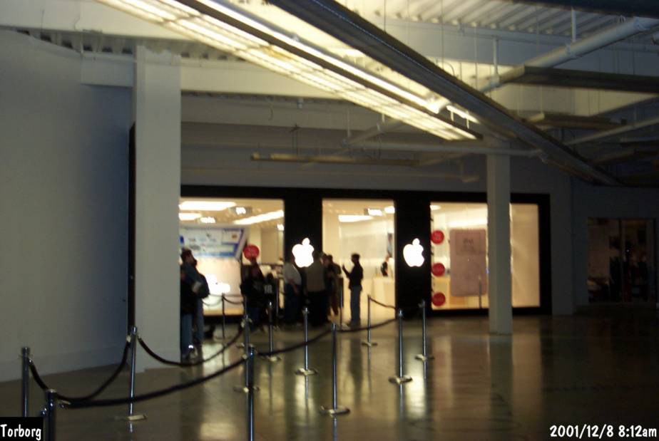 Palisades Center Apple Store grand opening page 2