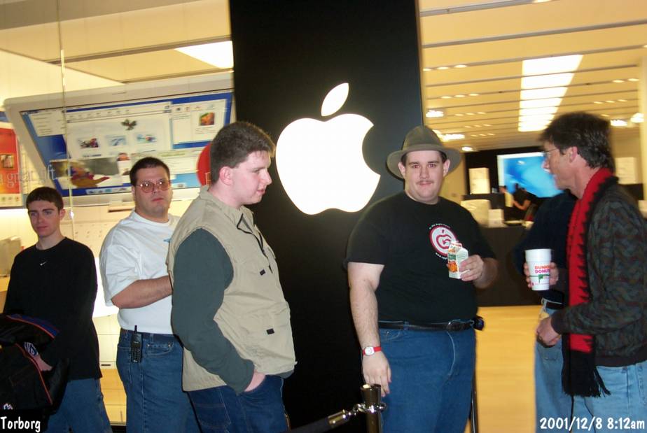 Palisades Center Apple Store grand opening page 2