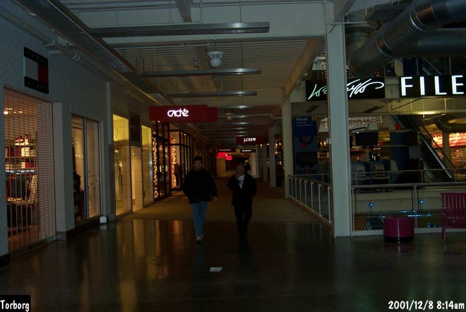 Palisades Center Apple Store grand opening page 2