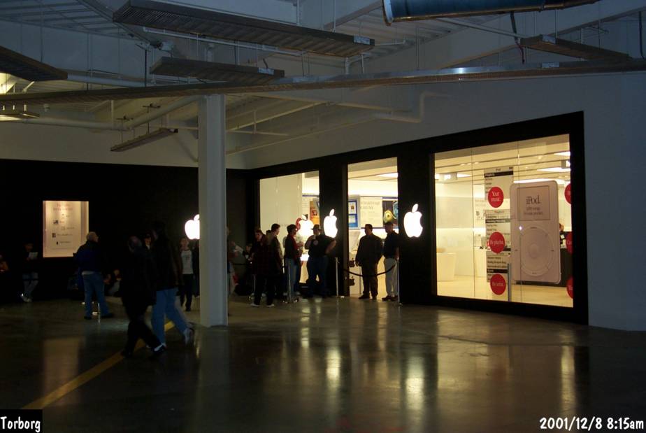 Palisades Center Apple Store grand opening page 2