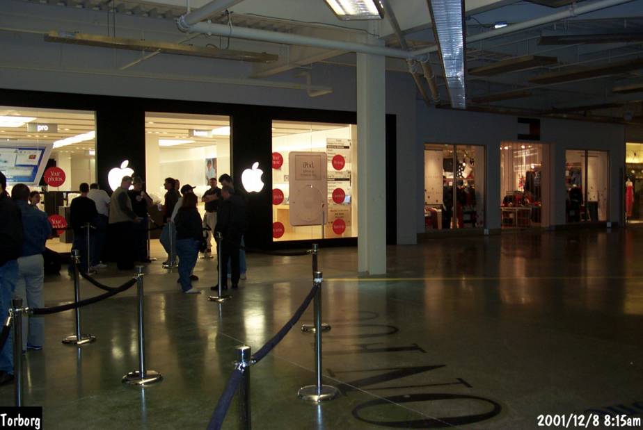 Palisades Center Apple Store grand opening page 2