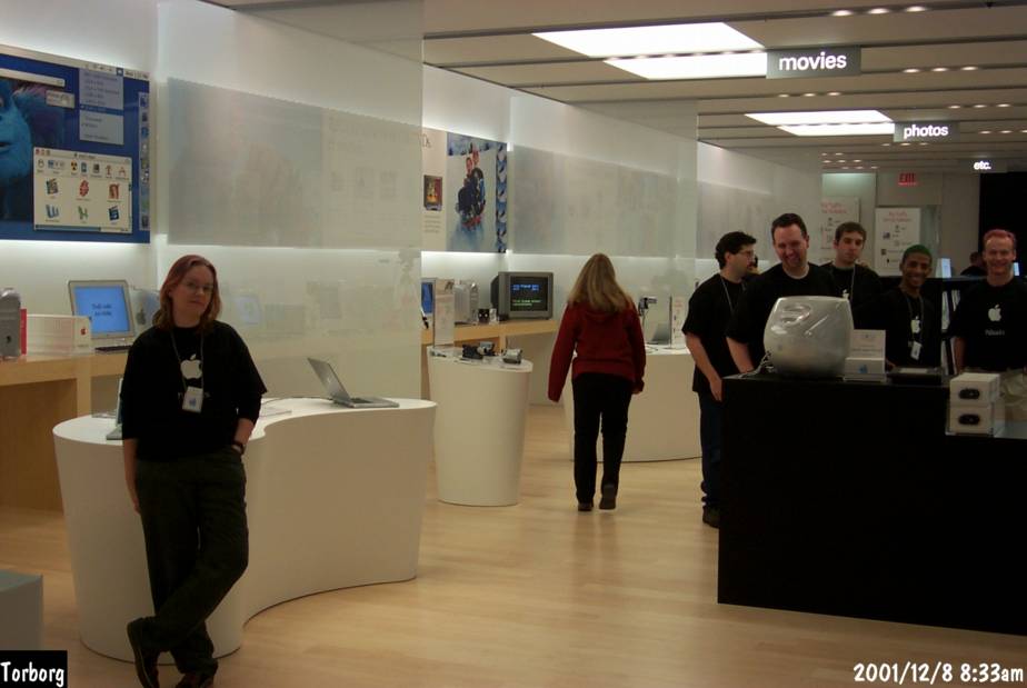 Palisades Center Apple Store grand opening page 2