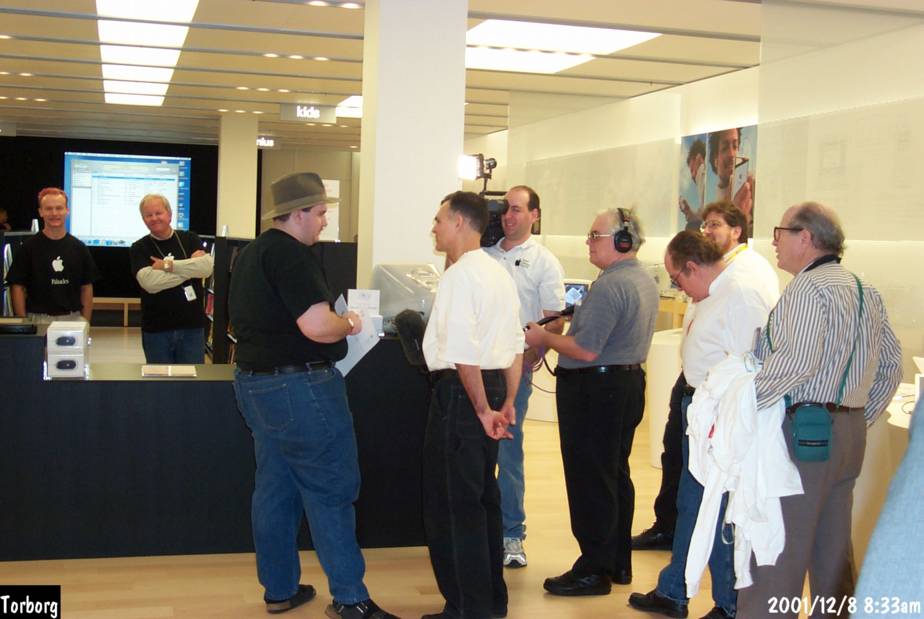 Palisades Center Apple Store grand opening page 2