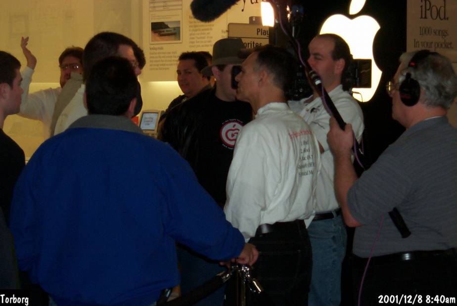 Palisades Center Apple Store grand opening page 2