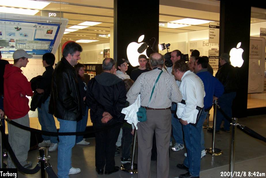 Palisades Center Apple Store grand opening page 2