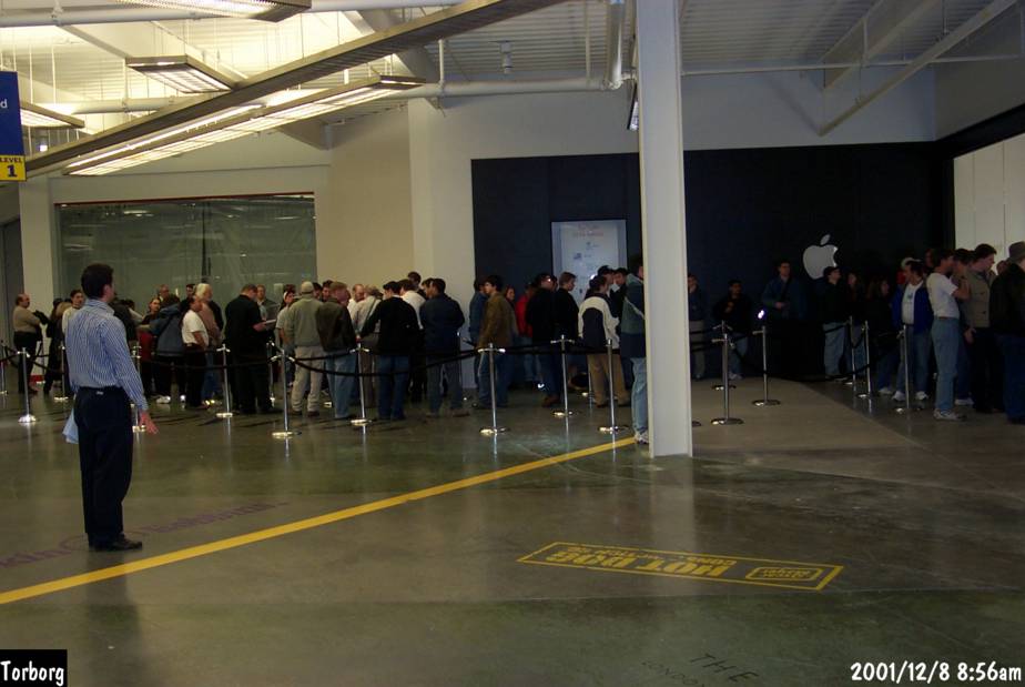 Palisades Center Apple Store grand opening page 2