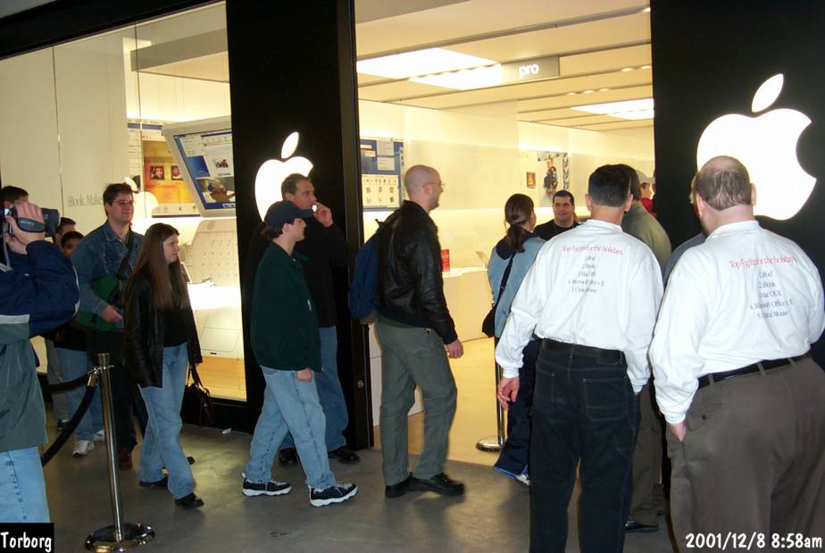 Palisades Center Apple Store grand opening page 2