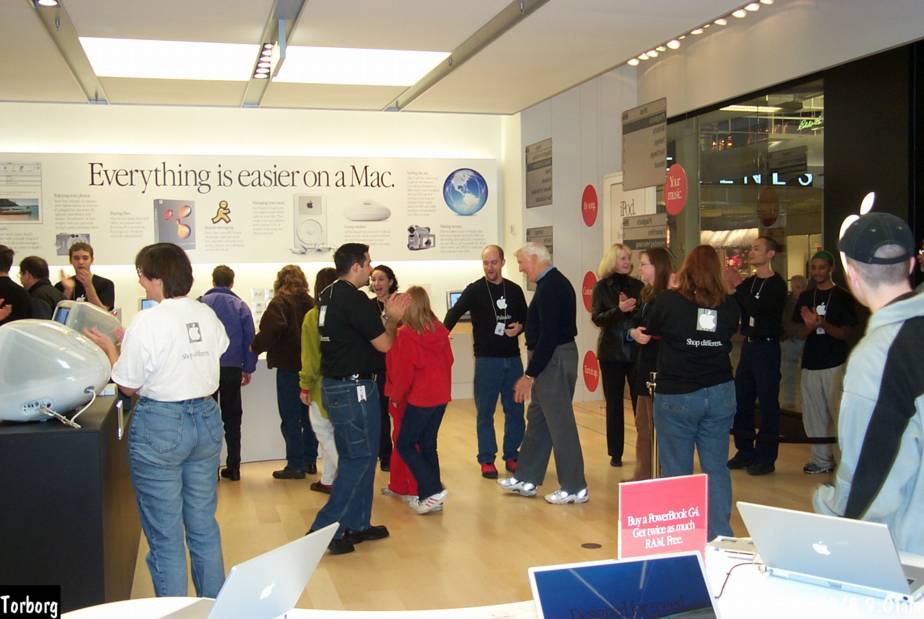 Palisades Center Apple Store grand opening page 2