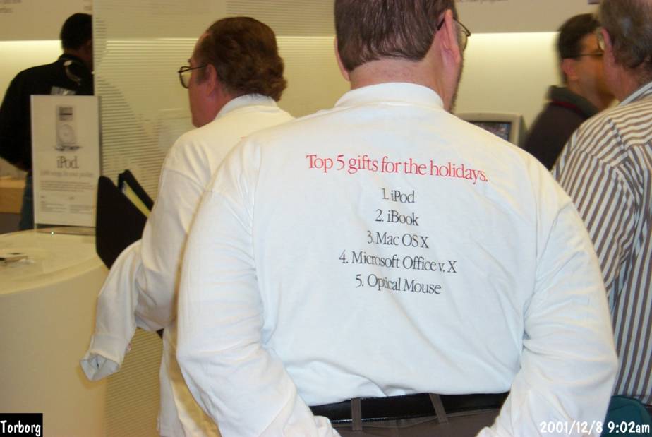 Palisades Center Apple Store grand opening page 2