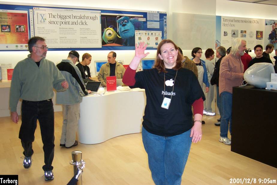 Palisades Center Apple Store grand opening page 2