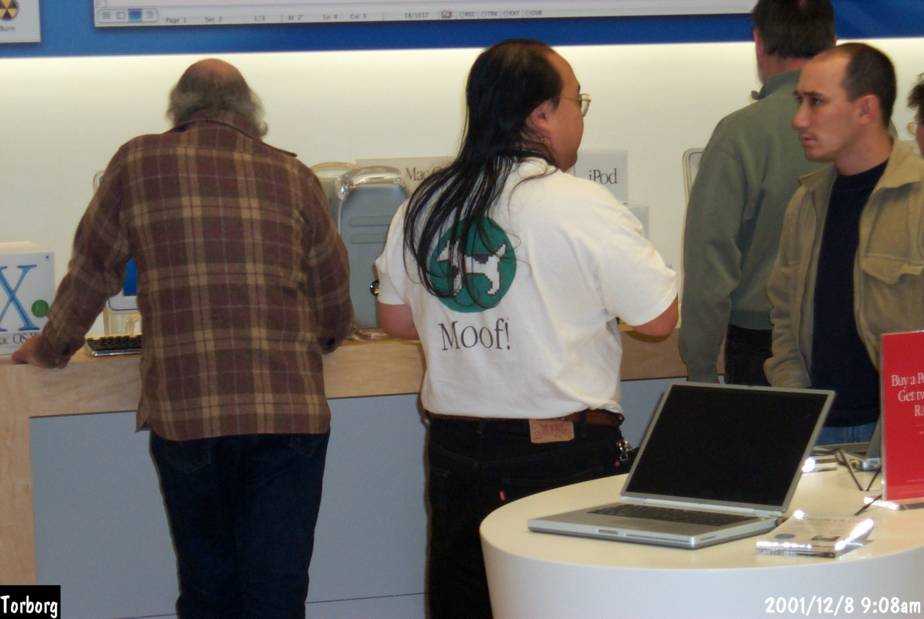 Palisades Center Apple Store grand opening page 2