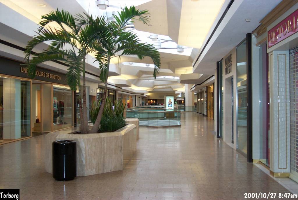 Apple Store 500 Westfarms Mall Farmington, CT 6032 on 4URSPACE retail  profile